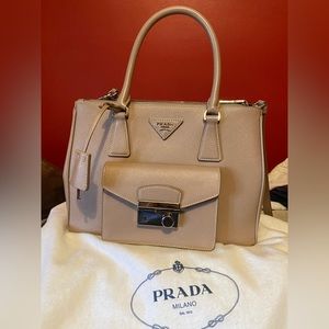 Saffiano lux Prada bag with dust bag and certificate - like new